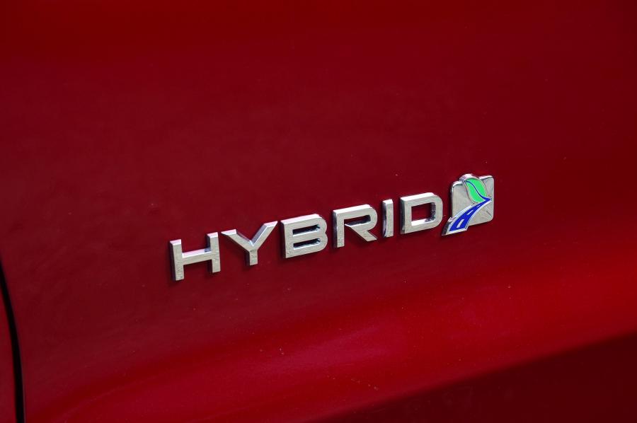 Логотип Ford Mondeo Hybrid Estate 2019 года  (фото 2 из 21)